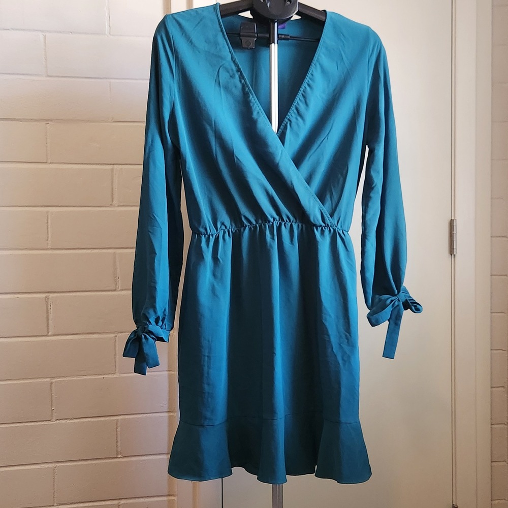Madeline Sparklestein Teal V-Neck Ruffle Hem Mini Dress Tie Cuff Long Sleeve L